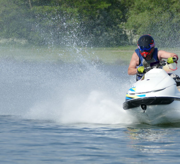 Jet-Ski in Fahrt