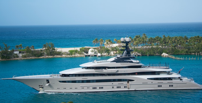 Super-Yacht